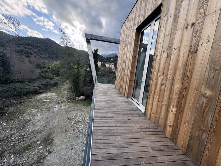 Menuiserie aluminium moderne en Corse