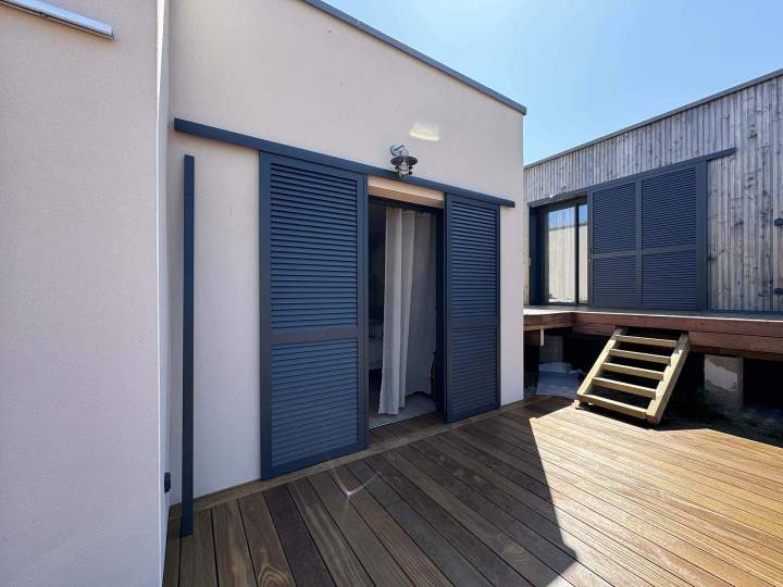 Pose de menuiseries en Corse