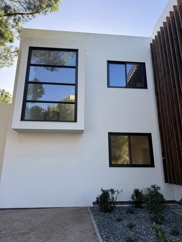 Portail aluminium motorisé en Corse