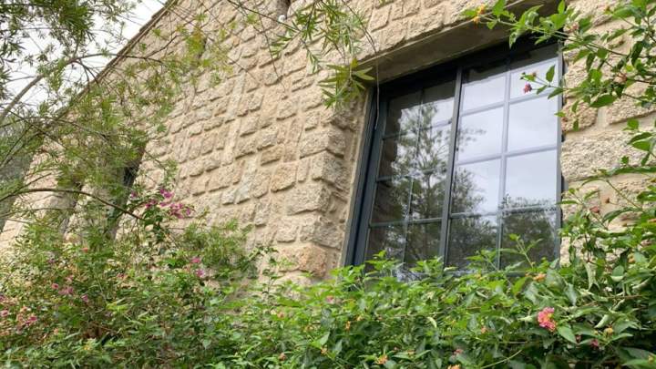 Porte aluminium sur mesure en Corse