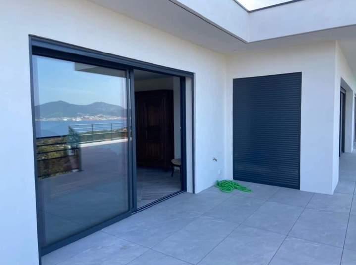 Porte aluminium sur mesure en Corse