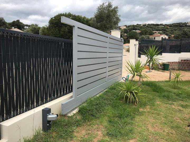 Portail aluminium motorisé en Corse