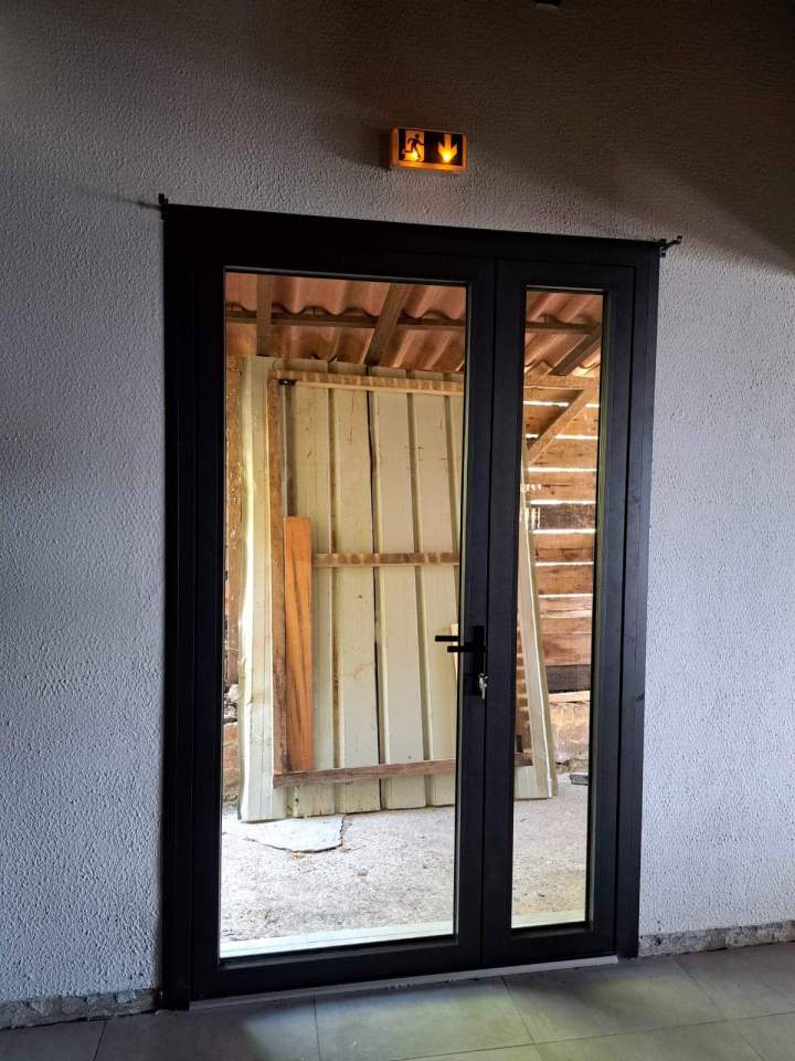 Portail aluminium motorisé en Corse